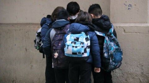 Grup d’estudiants en el primer dia d’escola després del Nadal. Grup d’estudiants en el primer dia d’escola després del Nadal.