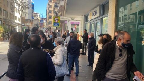 Concentraci&oacute;n de vecinos y comerciantes de las calles en las que se acometer&aacute;n las obras.