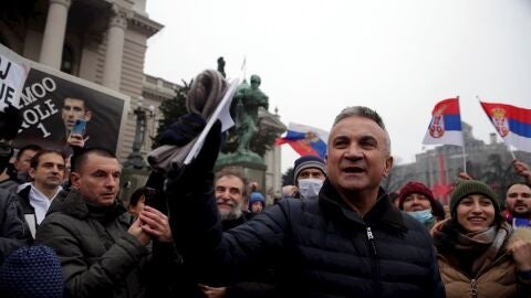 Ciudadanos serbios se manifiestan a favor de Novak Djokovic