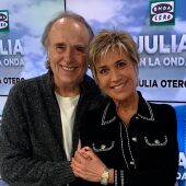 Julia Otero y Joan Manuel Serrat en Julia en la Onda