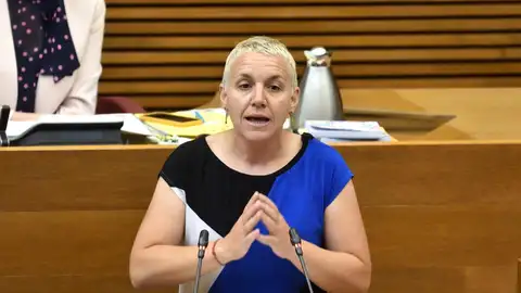 La diputada de Compromís, Papi Robles, en una sesión parlamentaria. La diputada de Compromís, Papi Robles, en una sesión parlamentaria.