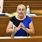 La diputada de Compromís, Papi Robles, en una sesión parlamentaria. La diputada de Compromís, Papi Robles, en una sesión parlamentaria.