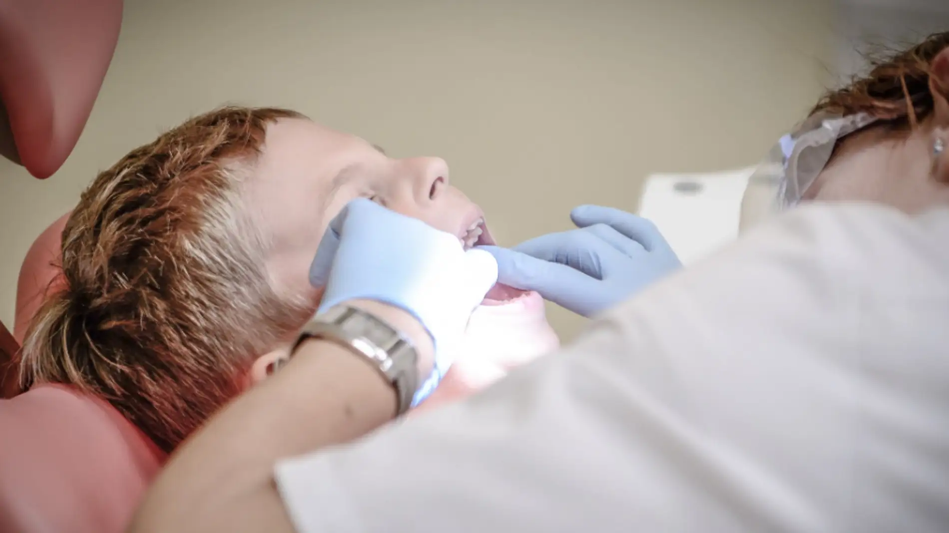 Solo el 71% de los padres ha llevado a su hijo al dentista en el último año