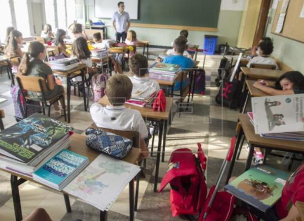 Educación contratará a más de 800 docentes para cubrir las bajas de profesorado producidas en las jornadas de ayer y de hoy Educación contratará a más de 800 docentes para cubrir las bajas de profesorado producidas en las jornadas de ayer y de hoy