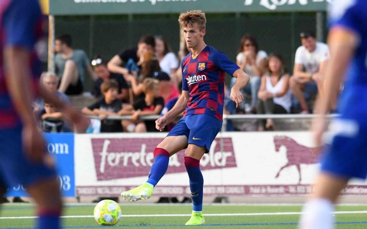 Arnau Comas, central del FC.Barcelona B, se perfila como futuro jugador del Granada CF Arnau Comas, central del FC.Barcelona B, se perfila como futuro jugador del Granada CF