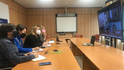 Reuni&oacute;n de la Consejera de Educaci&oacute;n sobre el futuro del Colegio San Vicente de Pa&uacute;l