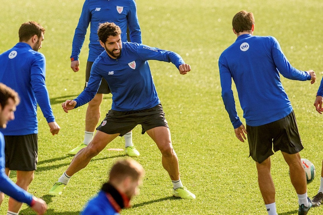 Raúl García: "No tiene sentido jugar en Arabia" Raúl García: "No tiene sentido jugar en Arabia"