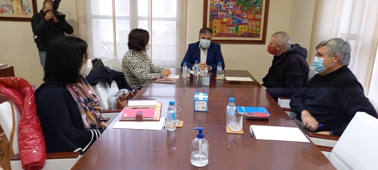 El ayuntamiento trabajará de forma coordinada con los sindicatos para mediar en una solución para la empresa Agrícola Villena El ayuntamiento trabajará de forma coordinada con los sindicatos para mediar en una solución para la empresa Agrícola Villena