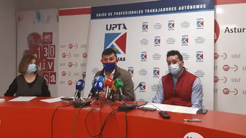 Almudena Cueto, Upta Asturias, Eduardo Abad, Upta estatal, y Javier Lanero, UGT. Almudena Cueto, Upta Asturias, Eduardo Abad, Upta estatal, y Javier Lanero, UGT.