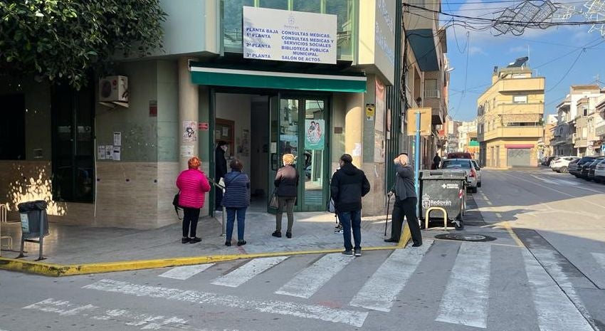 El Ayuntamiento de Redován vuelve a reclamar a Sanidad una mejor atención en el consultorio médico El Ayuntamiento de Redován vuelve a reclamar a Sanidad una mejor atención en el consultorio médico