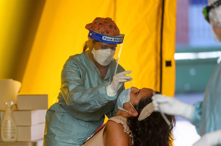 España registra récord de contagios pero la subida de incidencia se ralentiza España registra récord de contagios pero la subida de incidencia se ralentiza