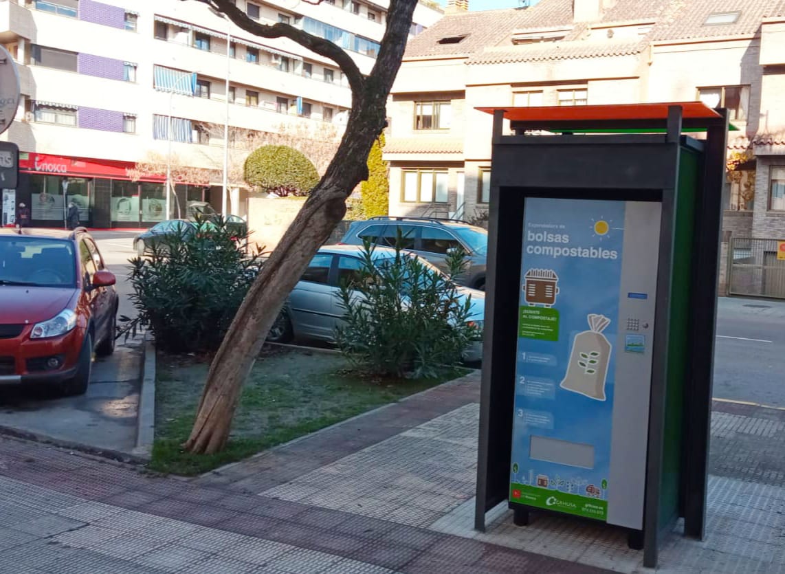 Huesca ya cuenta con cinco máquinas expendedoras de bolsas compostables Huesca ya cuenta con cinco máquinas expendedoras de bolsas compostables