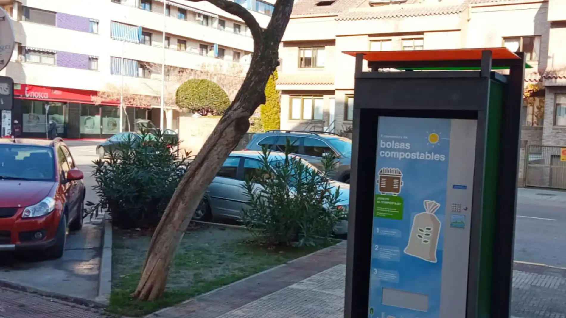 Huesca ya cuenta con cinco máquinas expendedoras de bolsas compostables