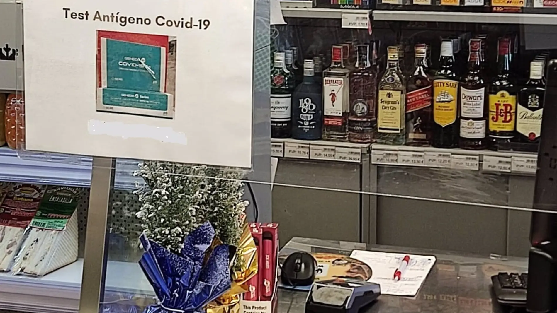La Guardia Civil de Sevilla rastrea establecimientos donde venden test de antígenos sin autorización