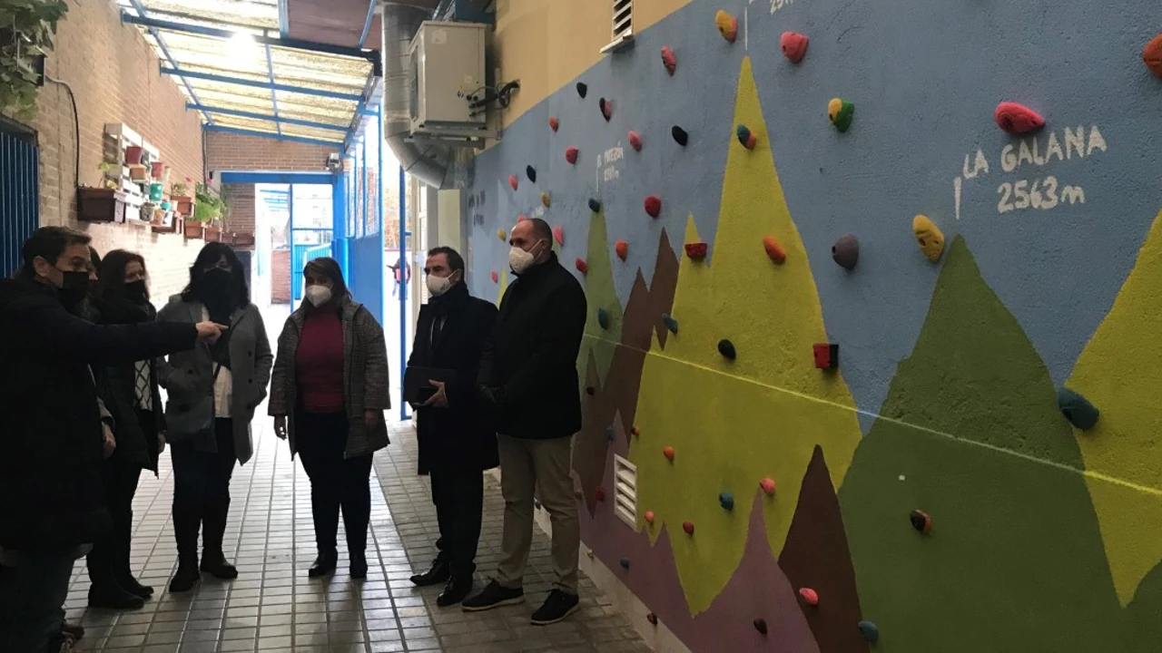 Nuevo rocódromo en el colegio Cristobal Colón de Talavera