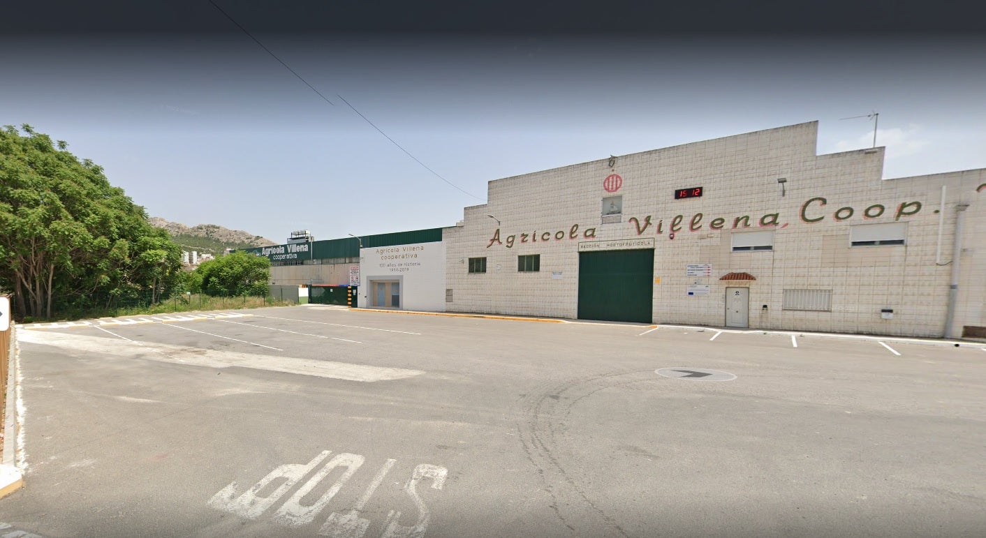 CCOO y UGT se manifiestan la próxima semana para exigir una salida a la situación de Agrícola Villena CCOO y UGT se manifiestan la próxima semana para exigir una salida a la situación de Agrícola Villena