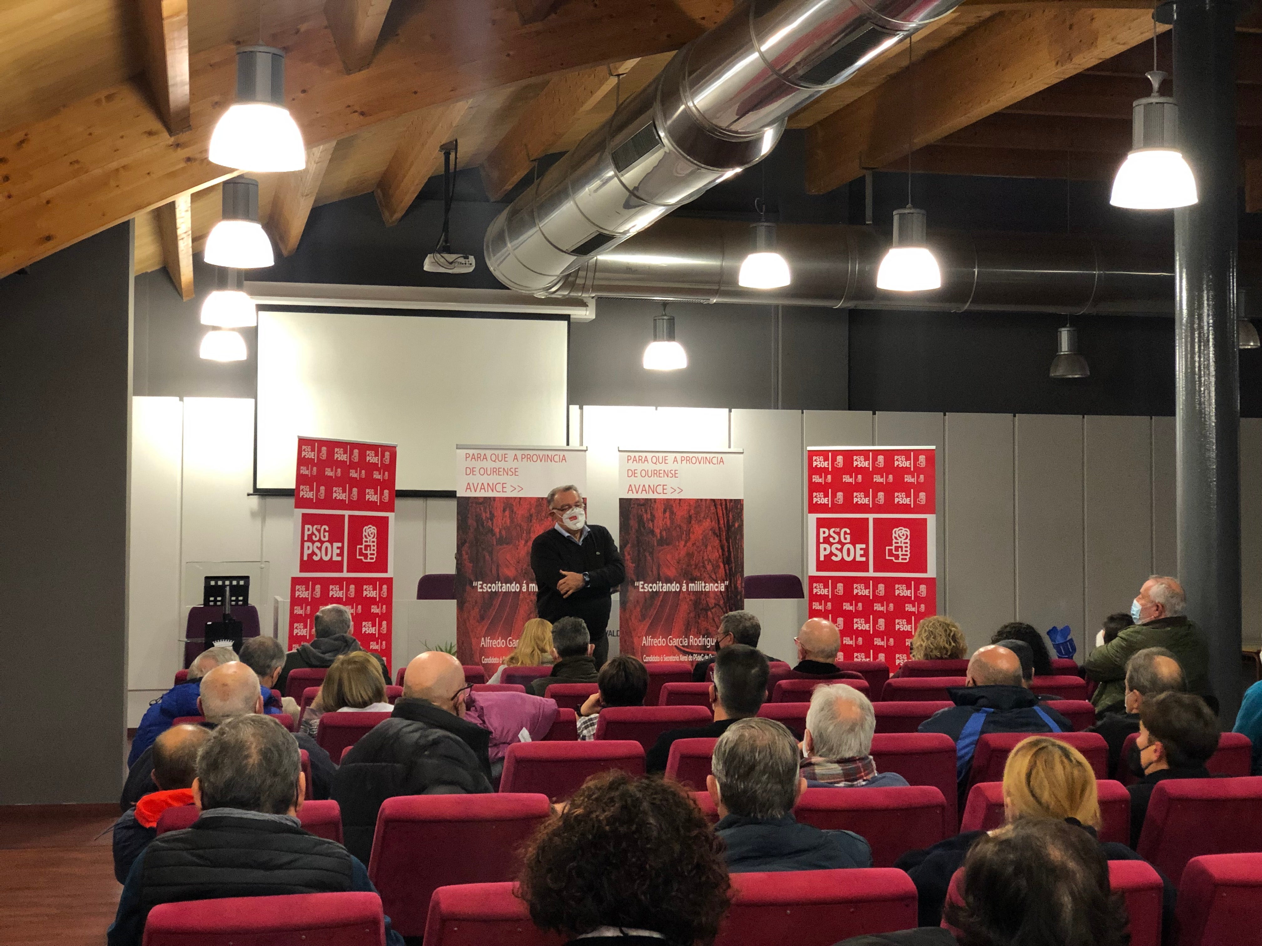 Alfredo García comeza a campaña "escoitando á militancia de Valdeorras" Alfredo García comeza a campaña "escoitando á militancia de Valdeorras"