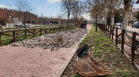 El Ayuntamiento de Camarma de Esteruelas comienza la sustituci&oacute;n del pavimento del Paseo Mar&iacute;timo