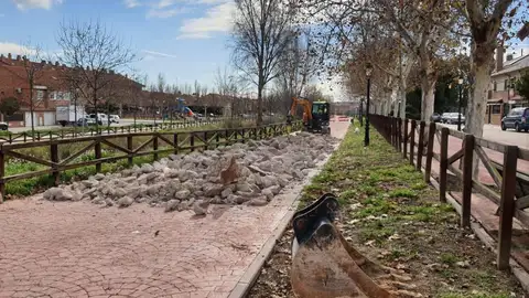 El Ayuntamiento de Camarma de Esteruelas comienza la sustitución del pavimento del Paseo Marítimo El Ayuntamiento de Camarma de Esteruelas comienza la sustitución del pavimento del Paseo Marítimo