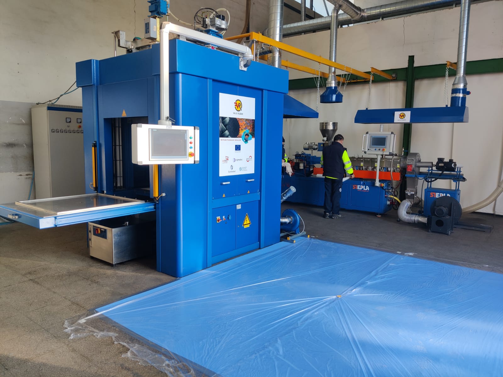 Una empresa de Elche prueba un novedoso sistema para reciclar caucho Una empresa de Elche prueba un novedoso sistema para reciclar caucho