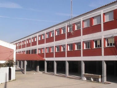 Familias del CEIP Reggio denuncian "bajada en la calidad educativa y sobrecarga" del profesorado Familias del CEIP Reggio denuncian "bajada en la calidad educativa y sobrecarga" del profesorado