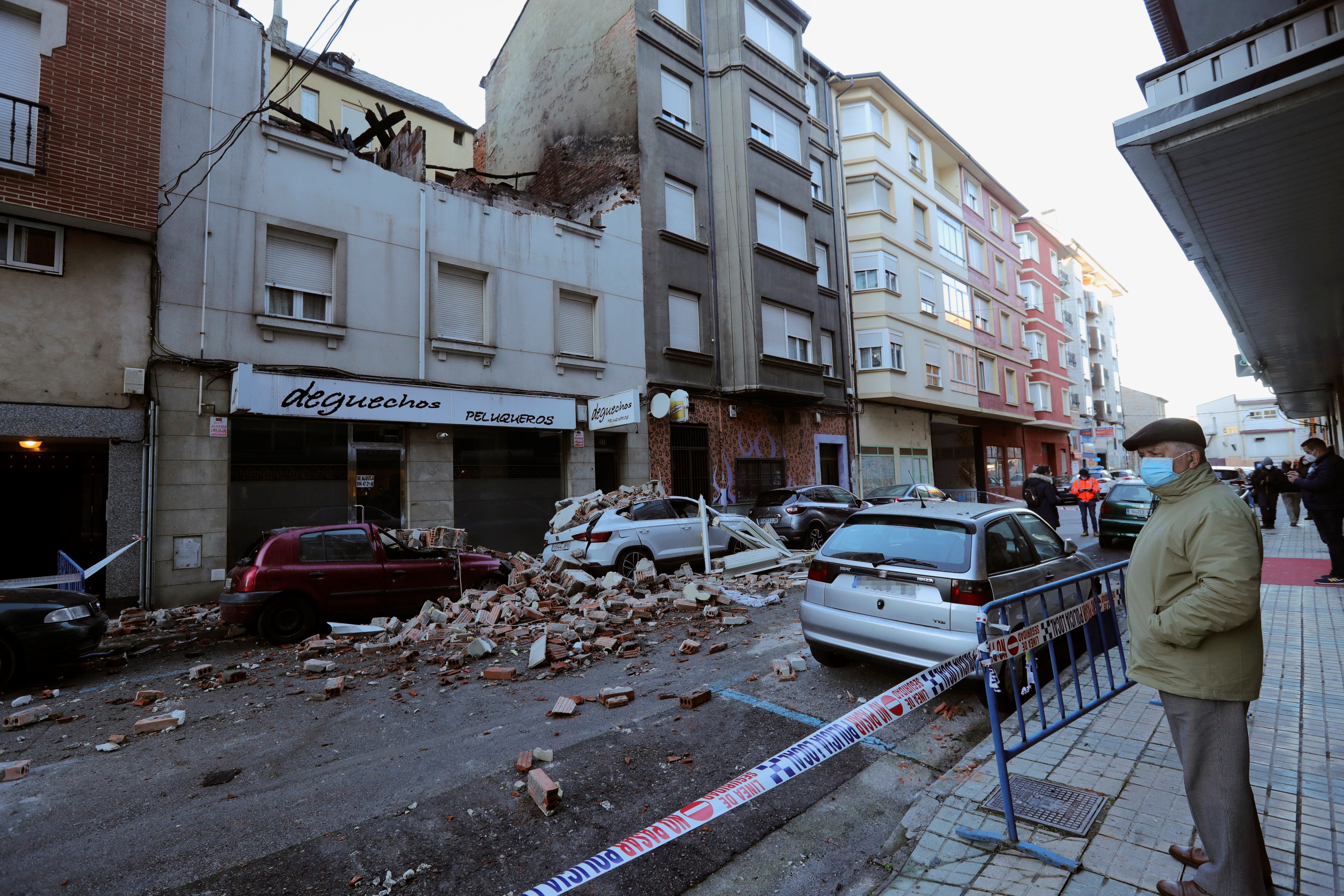 Un vecino de Ponferrada explota una bombona en su edificio al enterarse que lo iban a desahuciar Un vecino de Ponferrada explota una bombona en su edificio al enterarse que lo iban a desahuciar