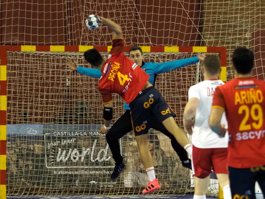 Los Hispanos buscan su tercer oro consecutivo Los Hispanos buscan su tercer oro consecutivo