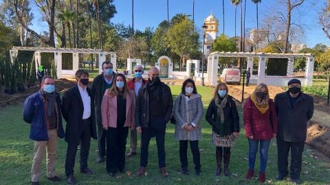 El alcalde de Sevilla Antonio Muñoz junto a responsables de Parques y Jardines 