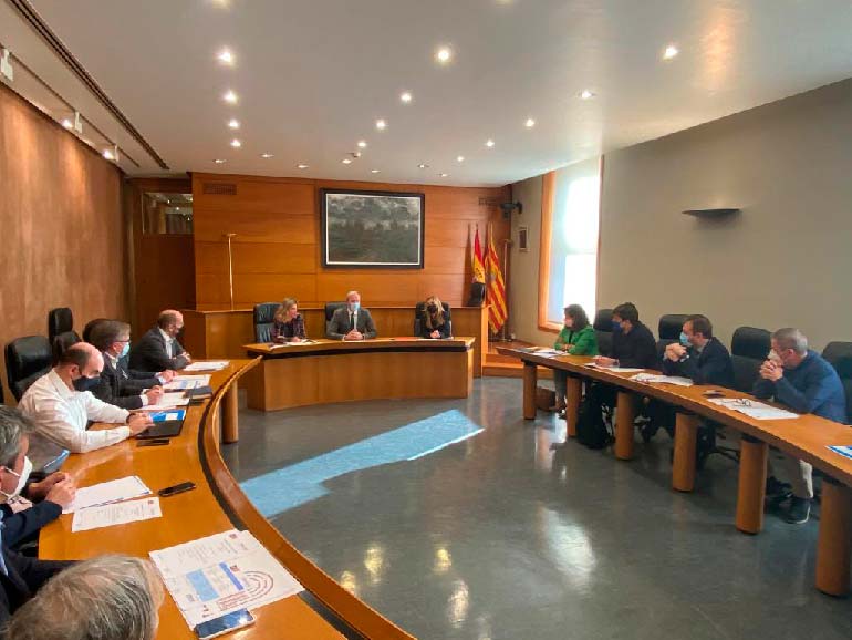 Azcón pide reunirse con Lambán para tratar la financiación autonómica Azcón pide reunirse con Lambán para tratar la financiación autonómica