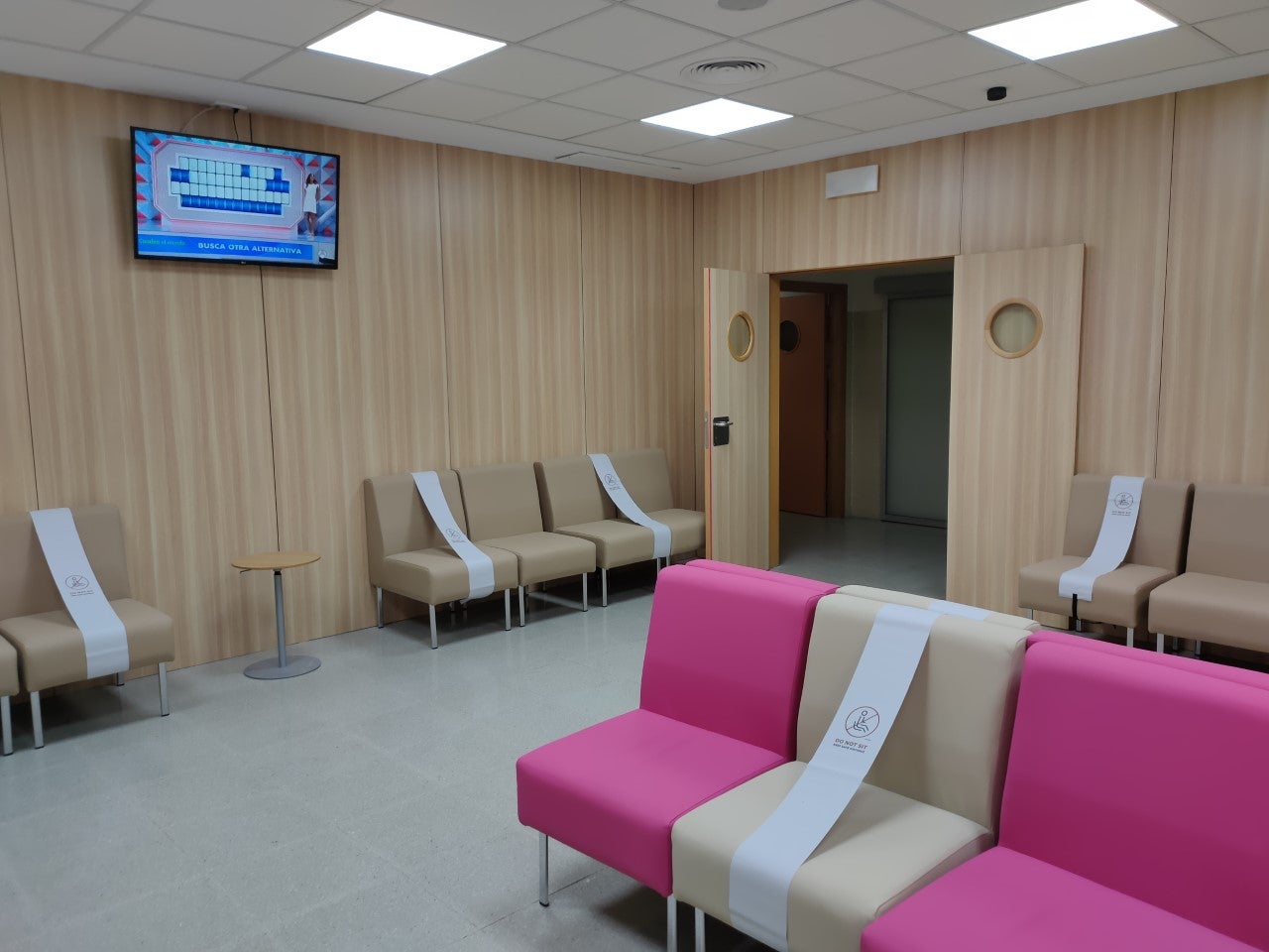El Servicio de Oncología Radioterápica del Hospital General Universitario de Elche reforma sus salas de espera, consultas y sala de camas El Servicio de Oncología Radioterápica del Hospital General Universitario de Elche reforma sus salas de espera, consultas y sala de camas