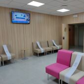 Sala del Servicio de Oncología Radioterápica del Hospital General de Elche tras su reforma.