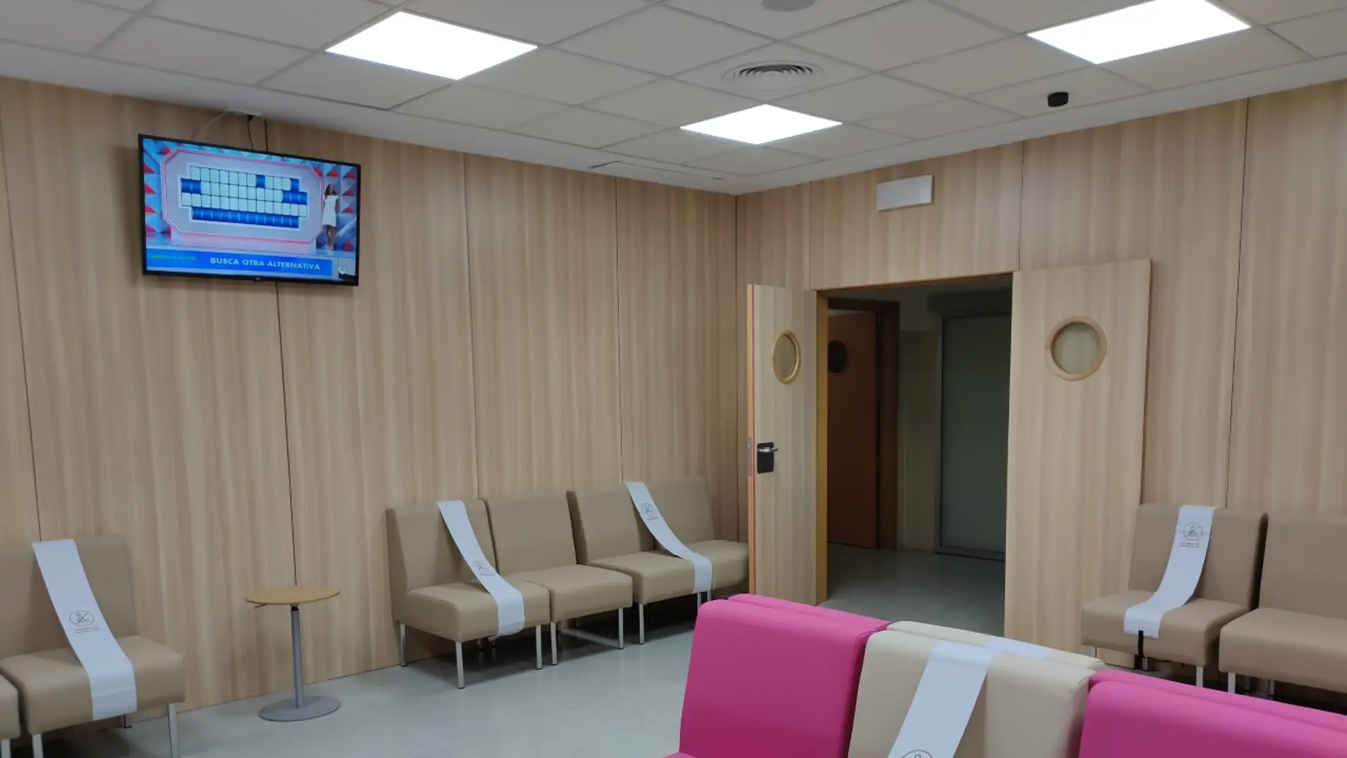 Sala del Servicio de Oncología Radioterápica del Hospital General de Elche tras su reforma.