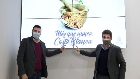 José Mancebo y Carlos Mazón con el eslogan del Patronato de Turismo que se difundirá en Fitur-2022 José Mancebo y Carlos Mazón con el eslogan del Patronato de Turismo que se difundirá en Fitur-2022