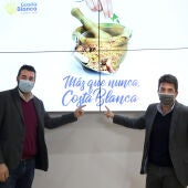José Mancebo y Carlos Mazón con el eslogan del Patronato de Turismo que se difundirá en Fitur-2022