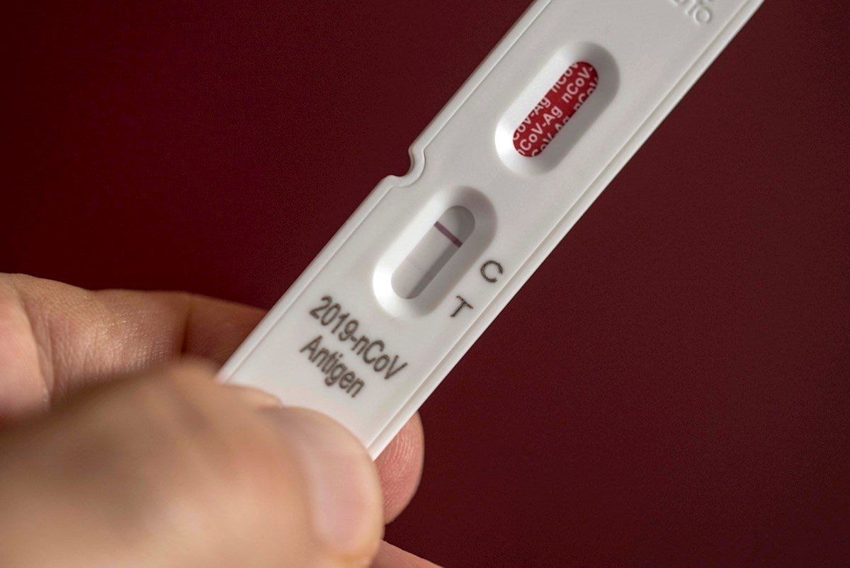 Variante Ómicron: ¿Tengo que tener síntomas para dar positivo en un test de antígenos? Variante Ómicron: ¿Tengo que tener síntomas para dar positivo en un test de antígenos?