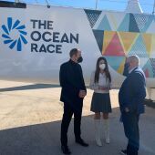 El presidente de The Oean Race, Richard Brisius, la consellera Carolina Pascual y el director de la SPTCV, Antonio Rodes