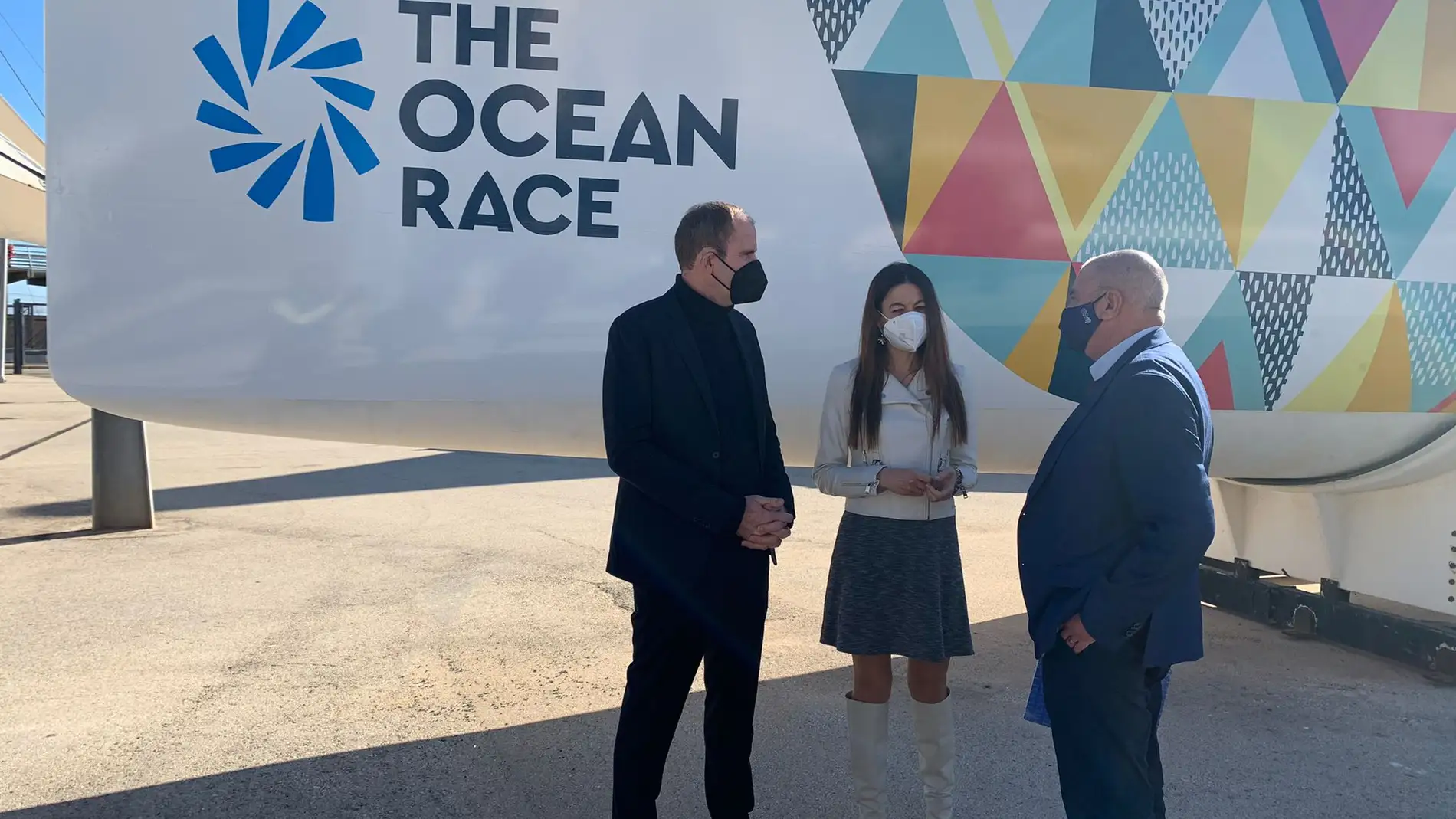El presidente de The Oean Race, Richard Brisius, la consellera Carolina Pascual y el director de la SPTCV, Antonio Rodes