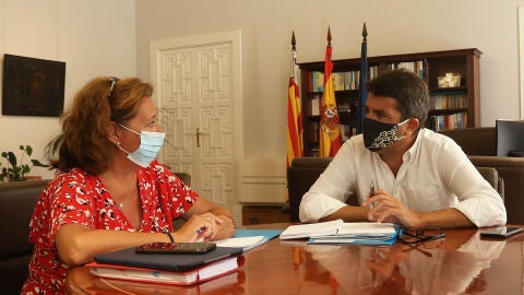 La diputada María Gómez y el presidente de la Diputación, Carlos Mazón La diputada María Gómez y el presidente de la Diputación, Carlos Mazón