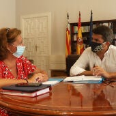 La diputada María Gómez y el presidente de la Diputación, Carlos Mazón