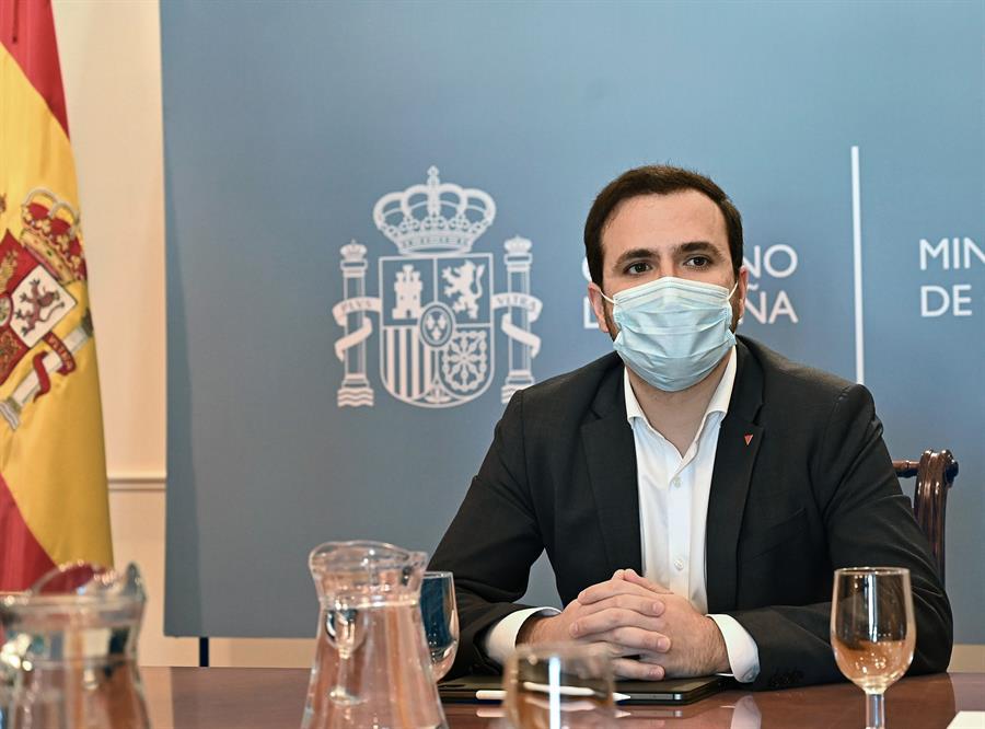 Garzón apuesta por comer de tupper en la nueva campaña del Ministerio de Consumo Garzón apuesta por comer de tupper en la nueva campaña del Ministerio de Consumo