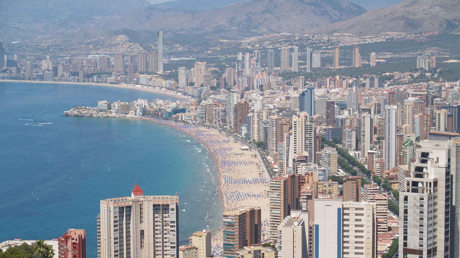 Benidorm entrega 115.230 euros en las segundas ayudas al sector alojativo Benidorm entrega 115.230 euros en las segundas ayudas al sector alojativo