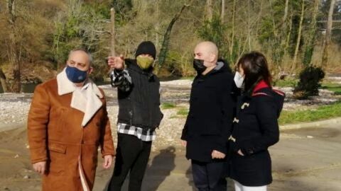 Responsables del PP visitando la zona afectada