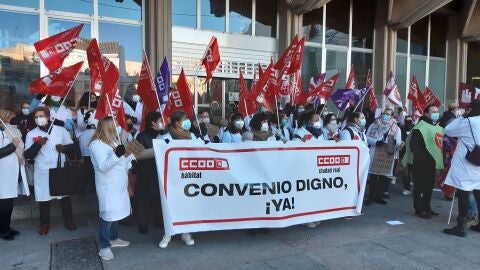 Concentración de las trabajadoras en el Plaza Mayor de Ciudad Real Concentración de las trabajadoras en el Plaza Mayor de Ciudad Real