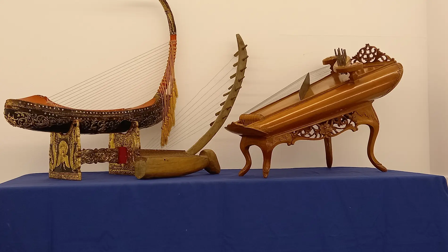 Instrumentos musicales del Lejano Oriente Instrumentos musicales del Lejano Oriente