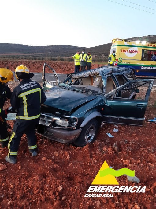 Un hombre muerto y una mujer herida en un accidente en San Carlos del Valle Un hombre muerto y una mujer herida en un accidente en San Carlos del Valle