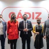 El alcalde, José María González, y la concejala de Turismo, Monte Mures