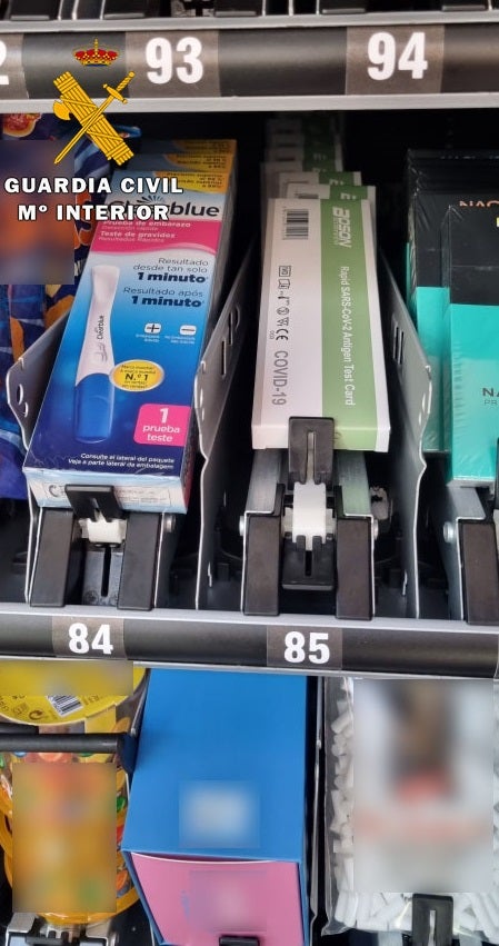 Intervenidos varios test de antígenos COVID-19 y test de embarazo en una máquina expendedora automática Intervenidos varios test de antígenos COVID-19 y test de embarazo en una máquina expendedora automática