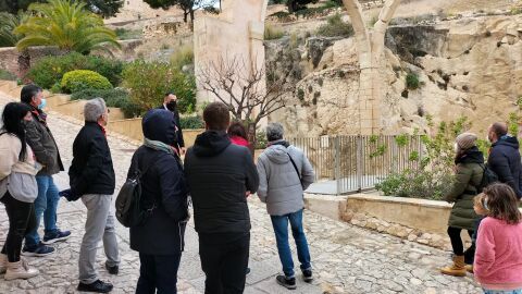 Los primeros participantes en las visitas guiadas 