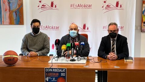 Presentaci&oacute;n campeonato de baloncesto femenino en Ayuntamiento de Alc&aacute;zar