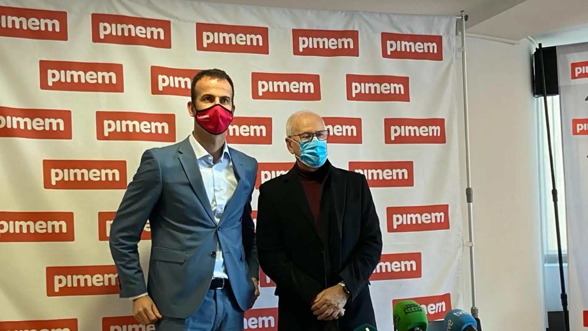 El Presidente de Pimem, Jordi Mora, junto al experto en licitación pública y secretario general de Conpymes, Jaume Pallerols.